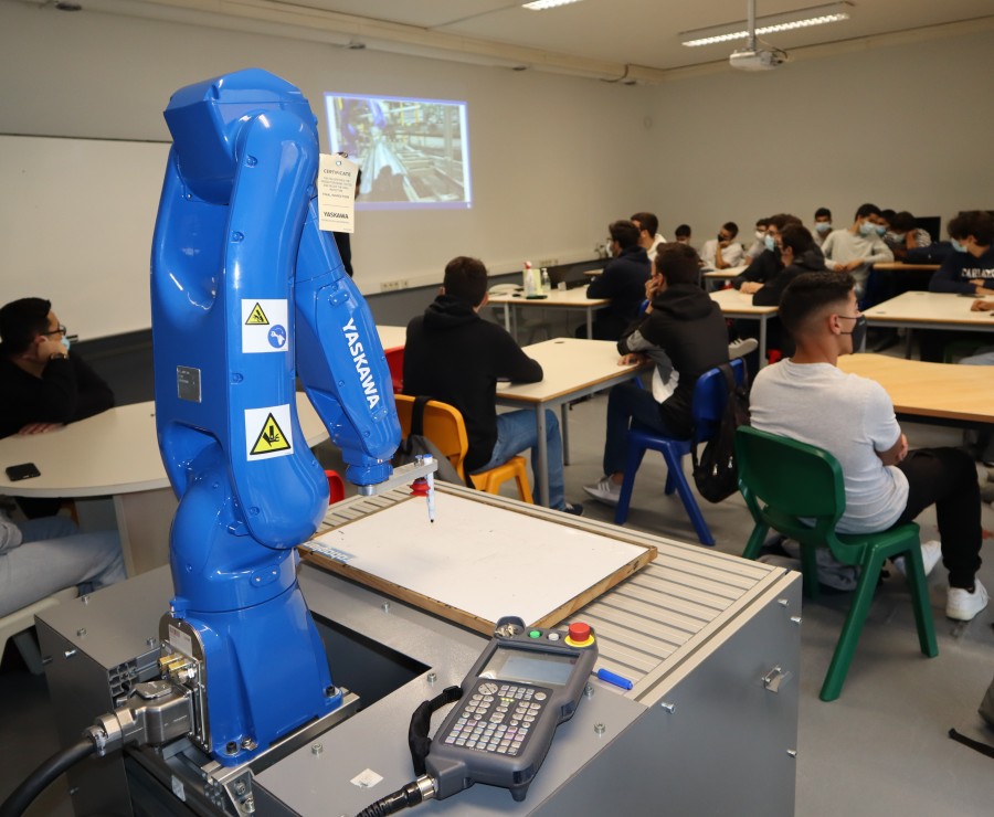 Roboplan realiza workshop sobre robótica na FORAVE
